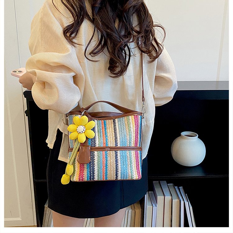 Fashion Crossbody Bag with Front Pocket and Zip Closure - Image 4